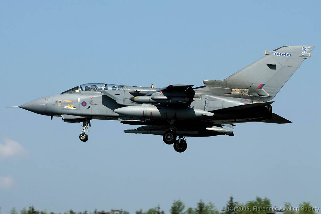 28 ETSL060511 Tornado GR.4 ZA554 BF GD 01 Royal Air Force Tornado GR.4 ZA554/BF of 14 Squadron - Lechfeld AB, 11 May 2006 (C) Gilles Denis